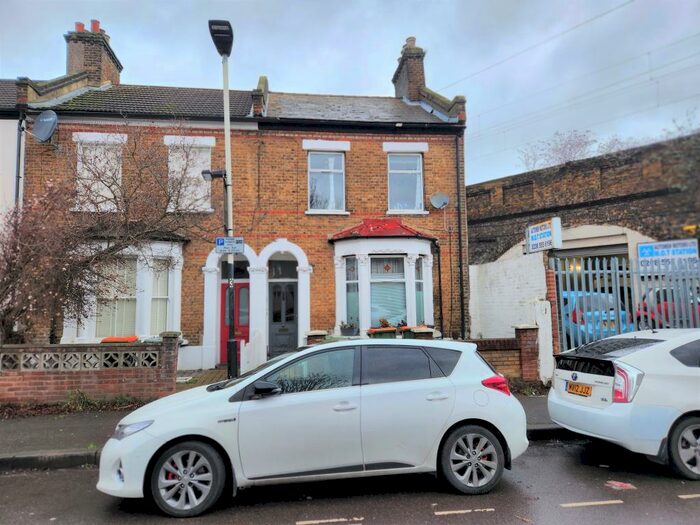 2 Bedroom Flat To Rent In Clinton Road, E7