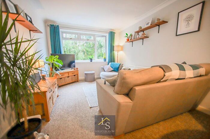 2 Bedroom Apartment For Sale In Warren Close, Bramhall, SK7