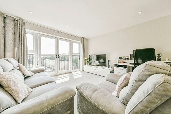 1 Bedroom Flat For Sale In Giles Crescent, Stevenage, Hertfordshire, SG1
