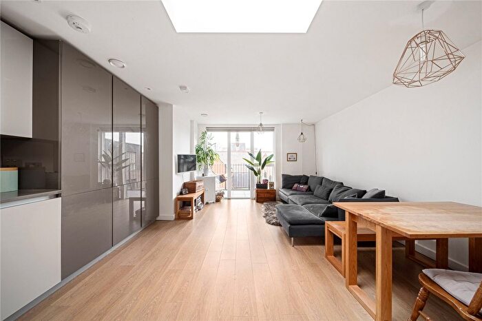 2 Bedroom Flat For Sale In Roehampton Lane, London, SW15