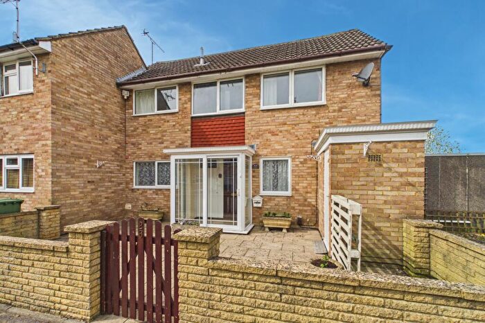 2 Bedroom End Of Terrace House For Sale In Bishopdale, Bracknell, Berkshire, RG12