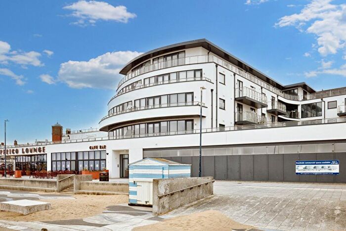 2 Bedroom Flat For Sale In Beach Drive, Ramsgate, CT11