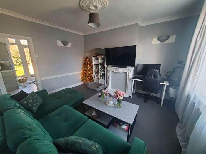 2 Bedroom House To Rent In Lullington Rd, Dagenham, RM9