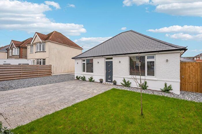 3 Bedroom Bungalow For Sale In Barnes Road, Bournemouth, BH10