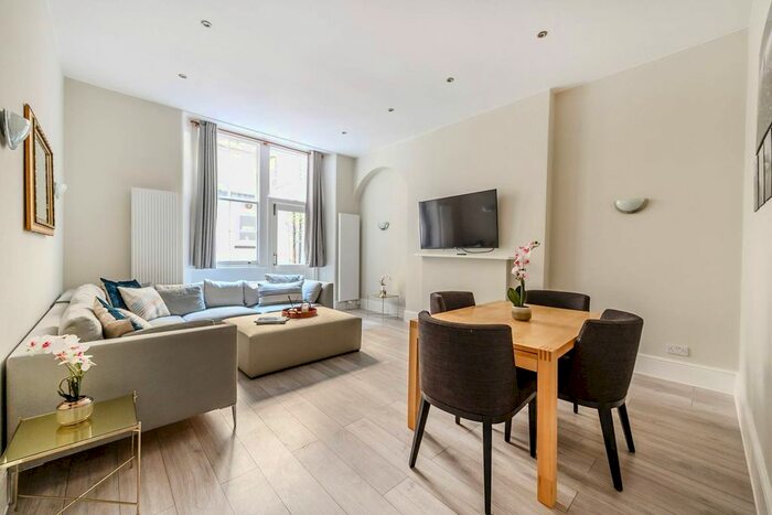 3 Bedroom Flat To Rent In Cadogan Square, Knightsbridge, London, SW1X