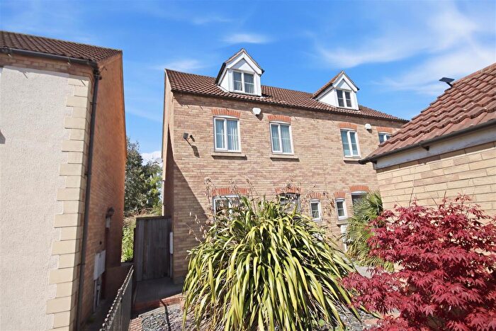 4 Bedroom Semi Detached House For Sale In Sandringham Close, Chesterfield, S41
