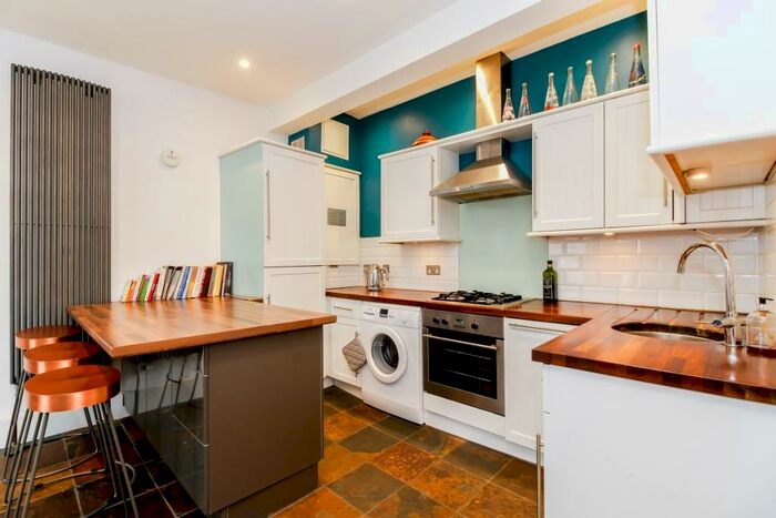 2 Bedroom Apartment To Rent In Regal Close, Abingdon, OX14