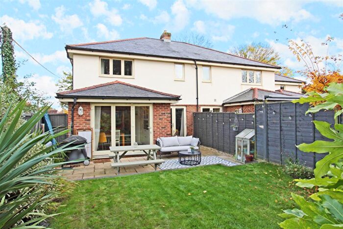 3 Bedroom End Of Terrace House For Sale In High Street, Broughton, Stockbridge, SO20