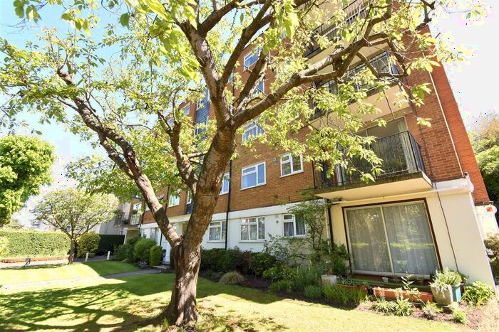 2 Bedroom Flat To Rent In Claremont Road, Surbiton, KT6