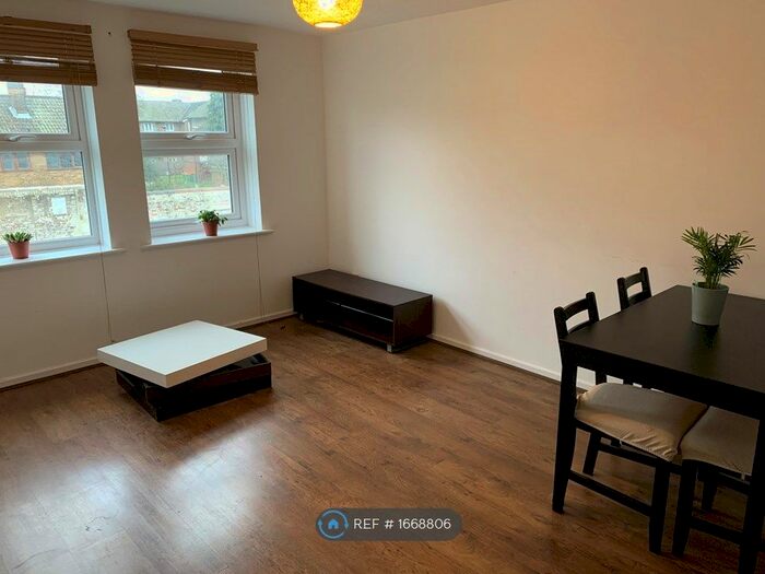 1 Bedroom Flat To Rent In Saffron Court, London, E15