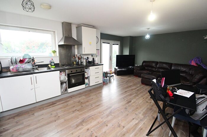 2 Bedroom Flat To Rent In Angie Mews, Dartford, DA1