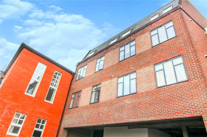 1 Bedroom Flat To Rent In Feathers Yard, Basingstoke, Hampshire, RG21
