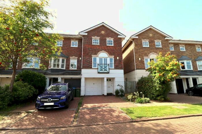 4 Bedroom End Of Terrace House To Rent In Hayward Road, Esher, Surrey, KT7