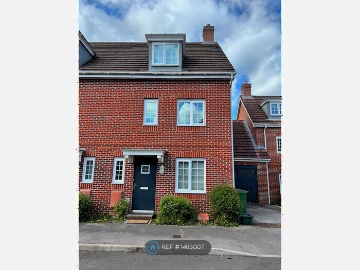 4 Bedroom Semi-Detached House To Rent In School Close, Basingstoke, RG22