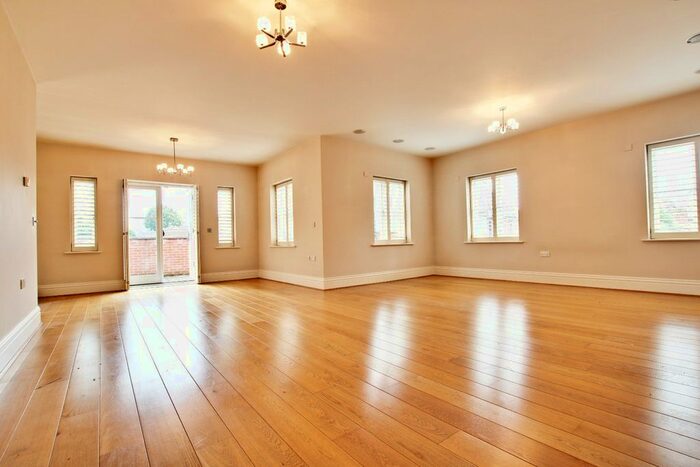 2 Bedroom Flat To Rent In Newton Park Place, Chislehurst, BR7