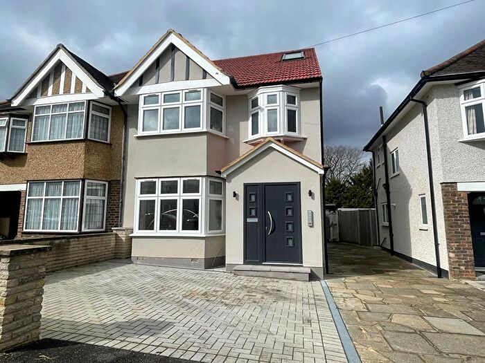 5 Bedroom Semi-Detached House To Rent In Morden Way, Sutton, SM3