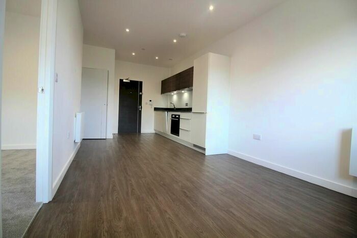 1 Bedroom Flat To Rent In Millennium Way, Bracknell, RG12