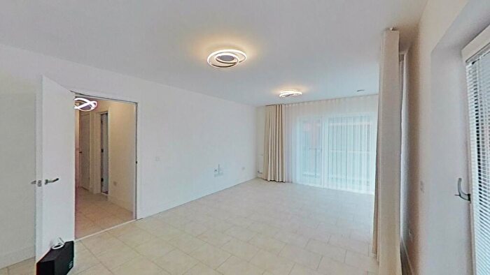 3 Bedroom Flat To Rent In Ocean Drive, Edinburgh, Midlothian, EH6