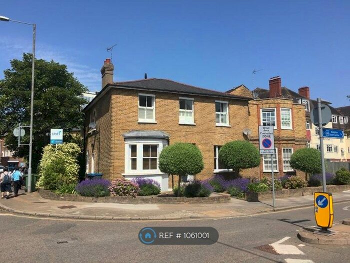 1 Bedroom Flat To Rent In Springfield Road, Kingston Upon Thames, KT1