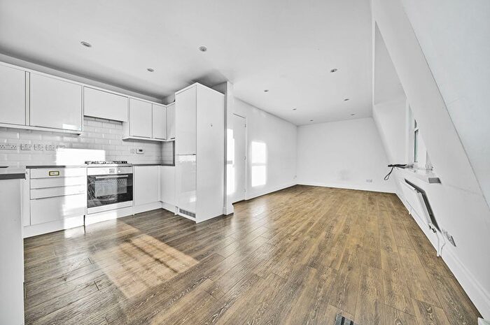 2 Bedroom Flat To Rent In The Cut, London, SE1