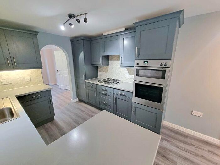 4 Bedroom Semi-Detached House To Rent In Kenny Drive, Carshalton, SM5