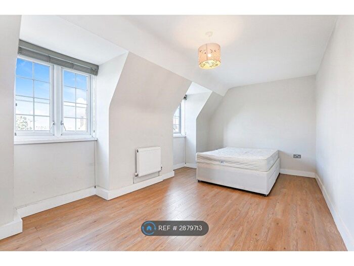 4 Bedroom Flat To Rent In Sandon House, London, SW2
