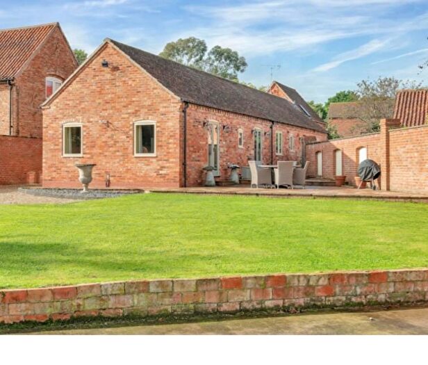 4 Bedroom Barn Conversion For Sale In Old Manor Court & Farm Buildings, Coddington, Newark, NG24