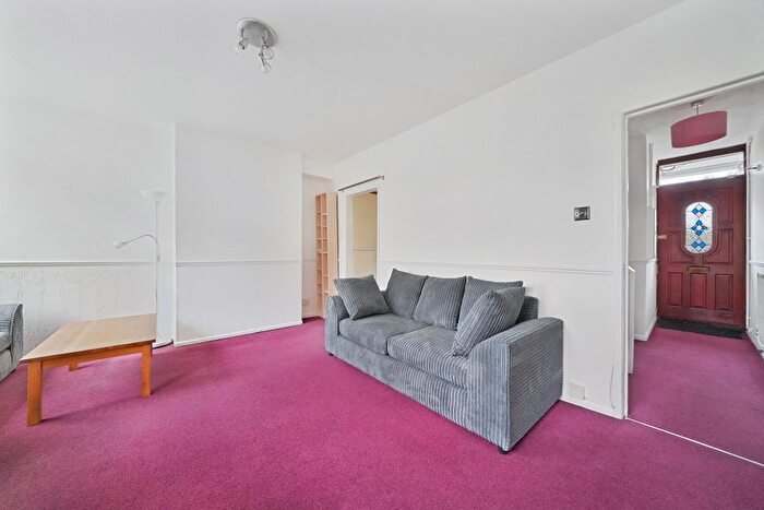 3 Bedroom Flat For Sale In Plough Way, Surrey Quays, SE16