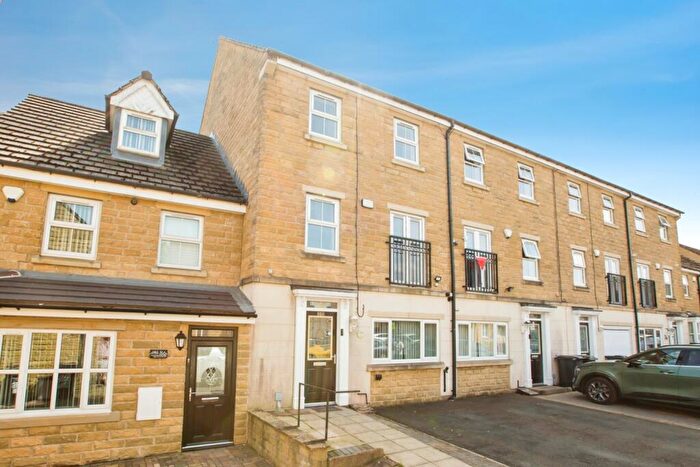 4 Bedroom Town House For Sale In Queensway, Halifax, West Yorkshire, HX1