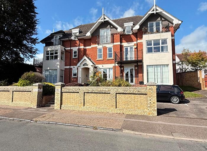 2 Bedroom Flat For Sale In Goring Road, Steyning, West Sussex, BN44