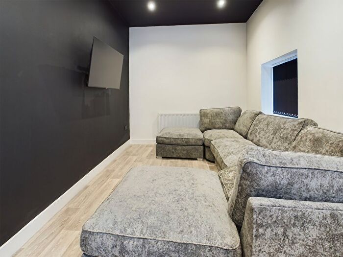 7 Bedroom Terraced House To Rent In Mansel Street, Swansea, SA1