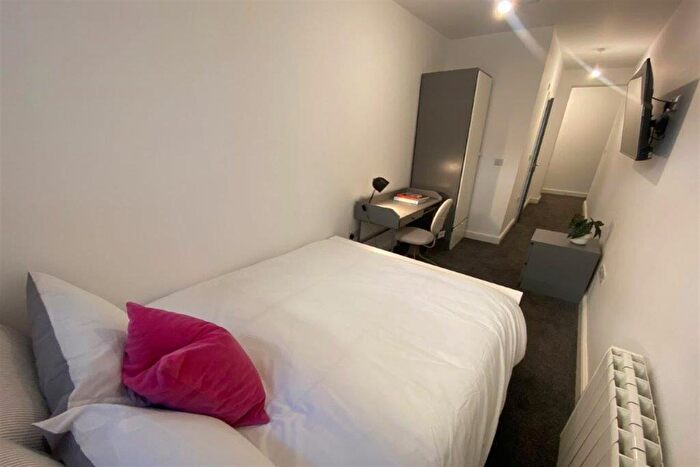 5 Bedroom Apartment To Rent In High Road, Beeston, NG9