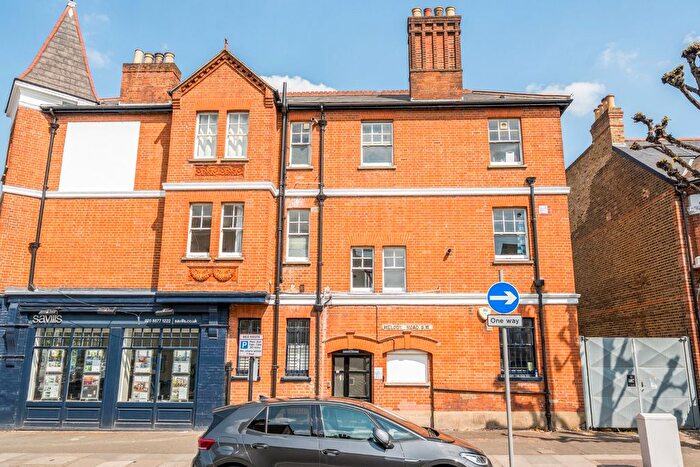 3 Bedroom Flat To Rent In Huguenot Mansions, Hugeunot Place, London, SW18