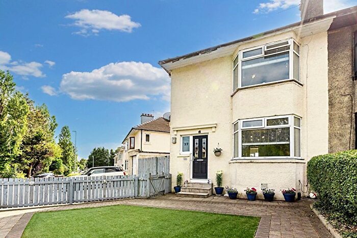 3 Bedroom Semi-Detached House For Sale In Broomlea Crescent, Inchinnan, PA4
