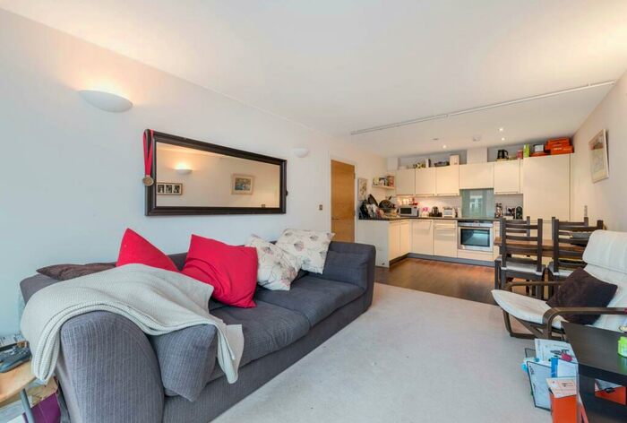 1 Bedroom Flat To Rent In Lurline Gardens, Battersea Park, London, SW11