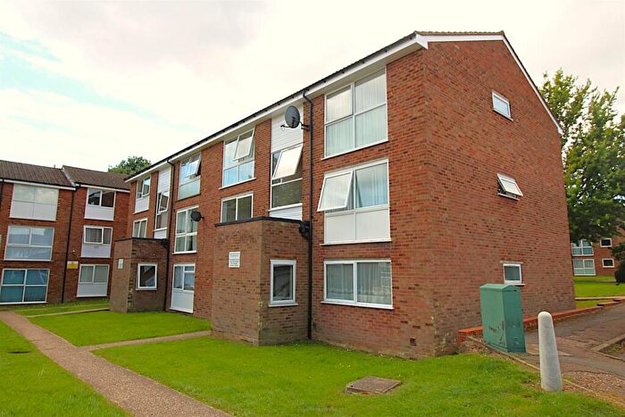 1 Bedroom Flat To Rent In Burns Drive, Hemel Hempstead, HP2