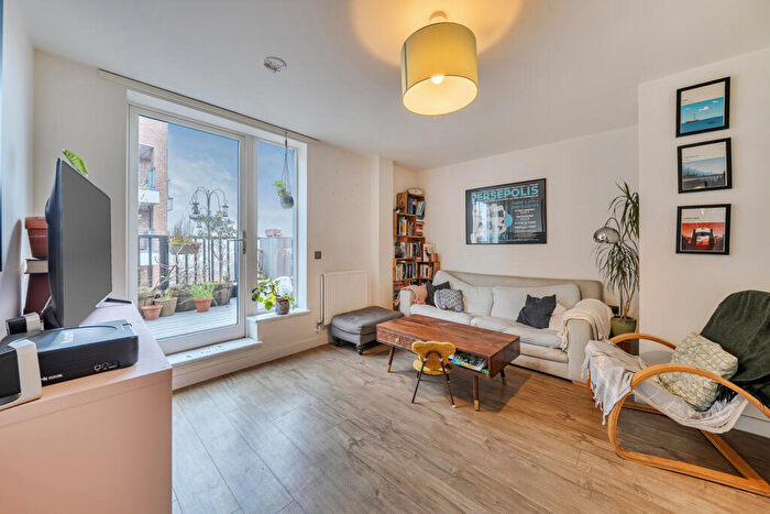 2 Bedroom Apartment For Sale In Rye Lane, London, SE15