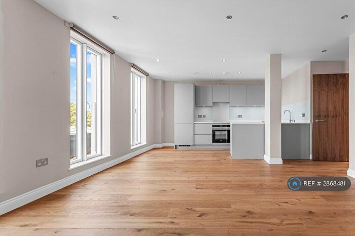 3 Bedroom Flat To Rent In Lyden Court, London, N19