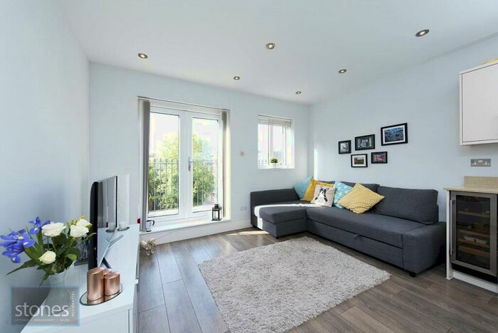 1 Bedroom Apartment To Rent In Holden Road, Woodside Park, London, N12