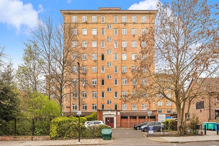 3 Bedroom Flat To Rent In Hartington Road, London, SW8