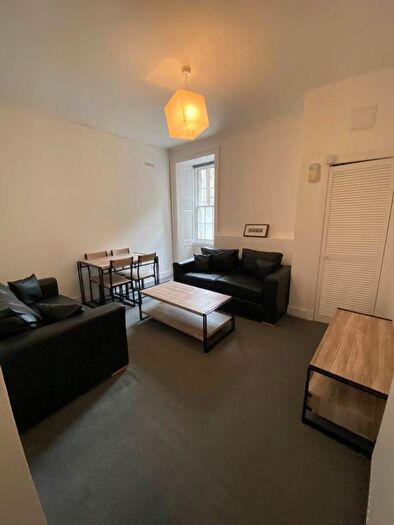 5 Bedroom Flat To Rent In Buccleuch Street, Newington, Edinburgh, EH8