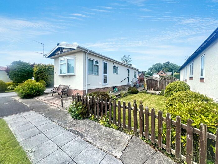 2 Bedroom Mobile/park Home For Sale In Sunnyside Caravan Park, Myerscough Hall Drive, Bilsborrow, Preston, PR3