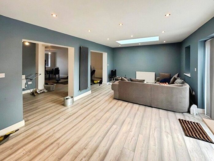 4 Bedroom Semi-Detached House To Rent In Roland Avenue, Coventry, West Midlands, CV6