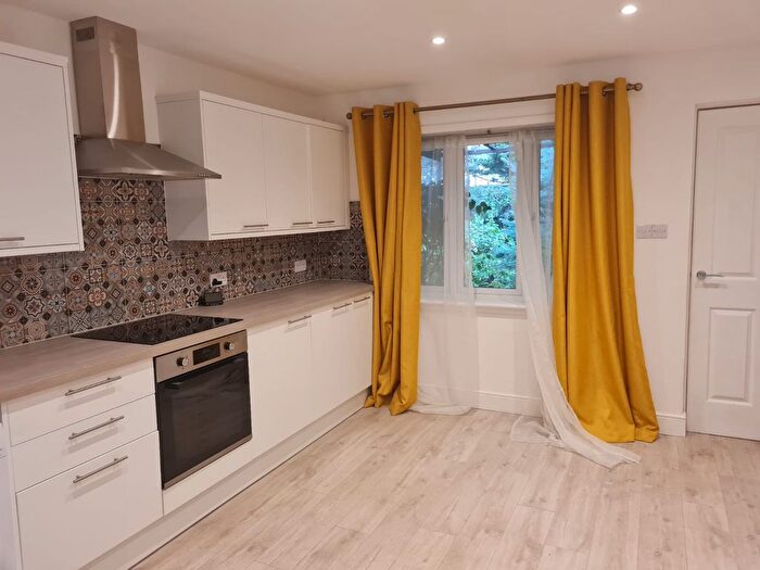 1 Bedroom Flat To Rent In Weavers Close, Isleworth, London, TW7