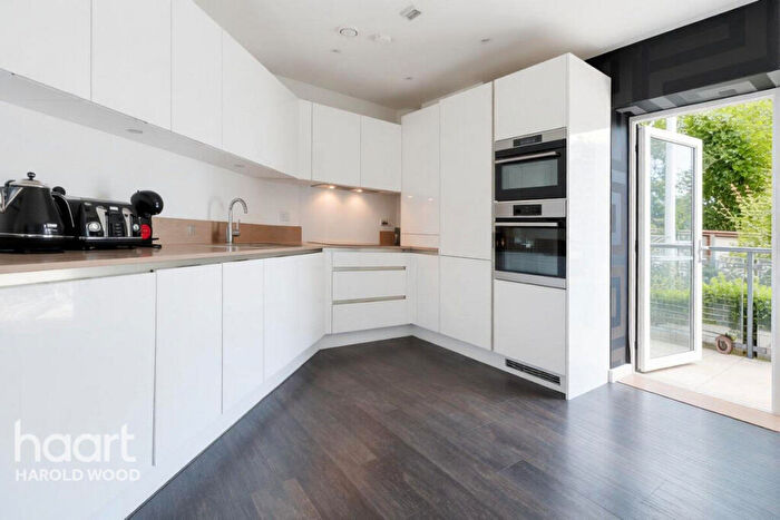 3 Bedroom Apartment For Sale In Jackdaw Close, Harold Wood, RM3