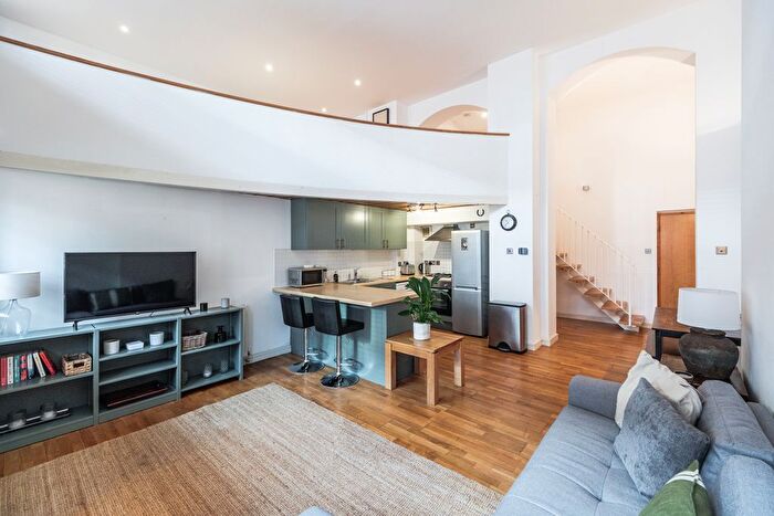 1 Bedroom Flat To Rent In Alpha House, Beta Place, SW4