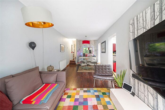 2 Bedroom Flat For Sale In Trinity Road, Wandsworth, London, SW18