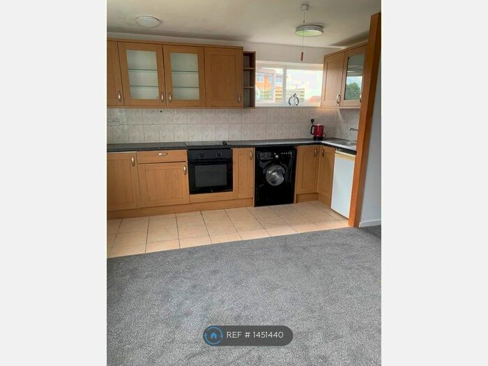 Studio To Rent In Long Meadow, Aylesbury, HP21