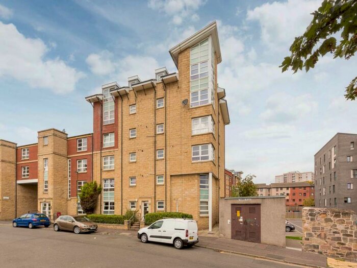 2 Bedroom Flat To Rent In Loaning Road, Restalrig, Edinburgh, EH7