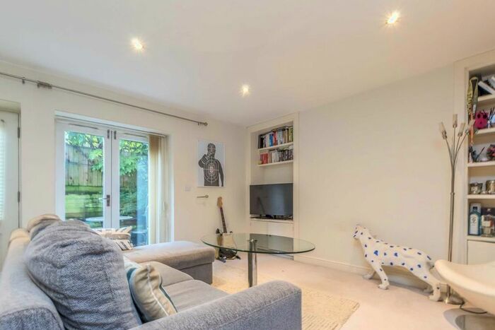 2 Bedroom Flat To Rent In Church Road, Richmond, TW9